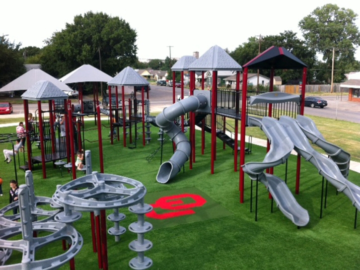 Outdoor Carpet Snelling, California Playground Flooring, Parks